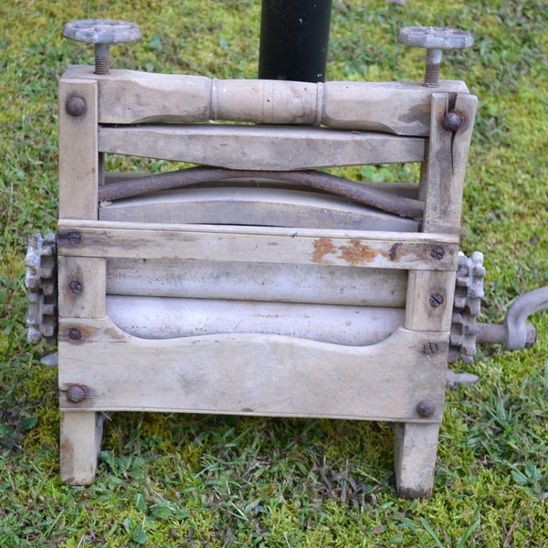 Vintage Wringer Washer Crank Handle Old Weathered Wood Rusty Metal Wringer Farmhouse Laundry Decor Panchosporch