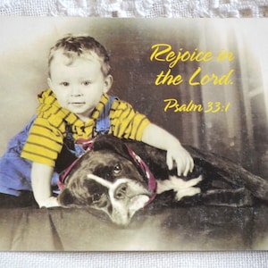 vintage Bible Verse Carte postale Réjouissez-vous dans le Seigneur Bébé Garçon Chien Chiot Animal de compagnie Carte postale Souvenirs Papier Éphémère PanchosPorch