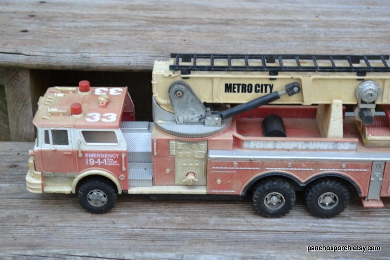 Vintage Metro City Unit 33 Firetruck Fire Engine Faded Worn Distressed Plastic Used Toy Photo Prop Craft Project Restoration Panchosporch Etsy