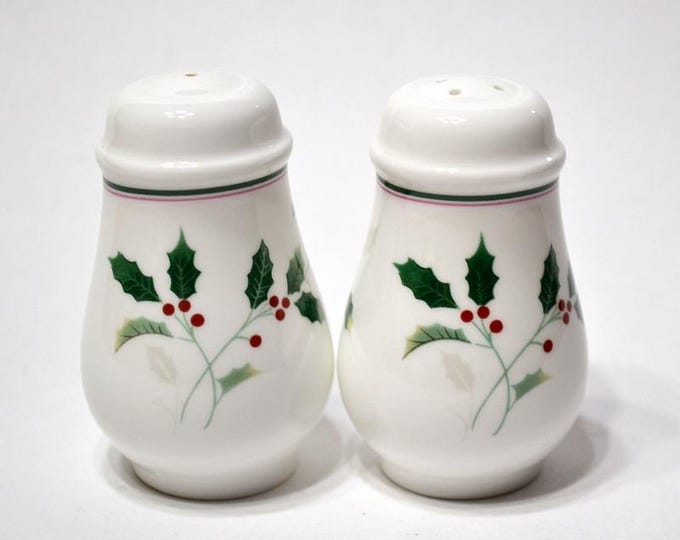 Vintage Christmas Salt And Pepper Shakersnull