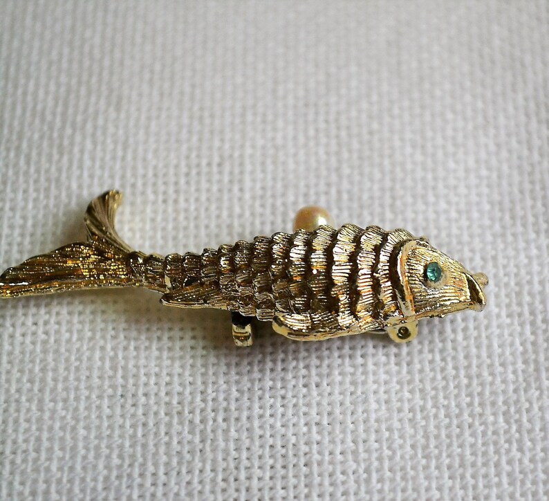 Vintage Fish Brooch Pin Blue Rhinestone Eye Faux Pearl Gold Tone Metal Costume Jewelry PanchosPorch
