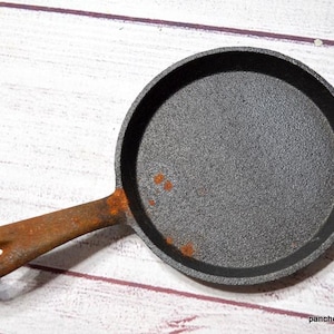Vintage Cast Iron Skillet 5 Inch Fry Pan Individual One Egg Frying Pan Farmhouse Kitchen Cooking PanchosPorch