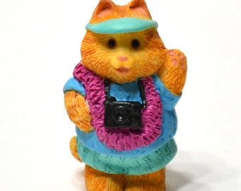 Vintage Hallmark Cameron Cat Figurine: 1994 Tourist Kitty with Camera