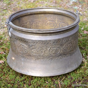 Vintage Large Brass Bucket: Tooled Design, Handled Home Decor