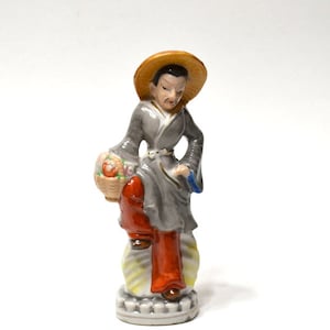 Vintage Occupied Japan Asian Figurine: Man with Basket & Straw Hat