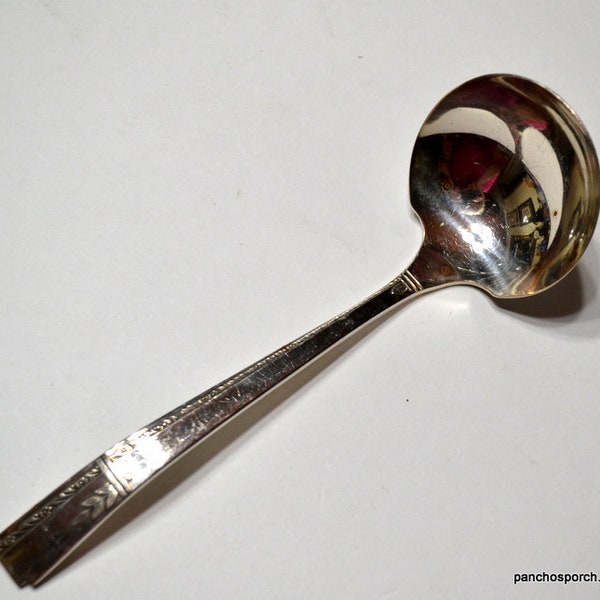 Oneida "Classic Shell" Stainless Flatware Service With "Midtowne