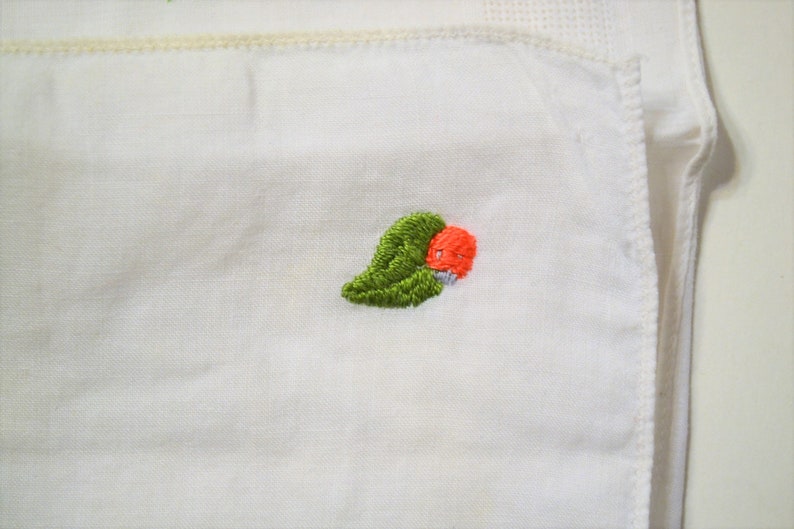 Vintage Ladies Hankie Set of 4 Lace Edge Embroidered Handkerchief Linens PanchosPorch
