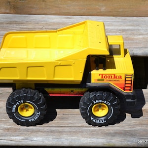 Vintage camion à benne basculante TONKA XMB-975 tout en acier embouti, camion jouet jaune noir enfance nostalgie homme des cavernes jouet de collection PanchosPorch image 7