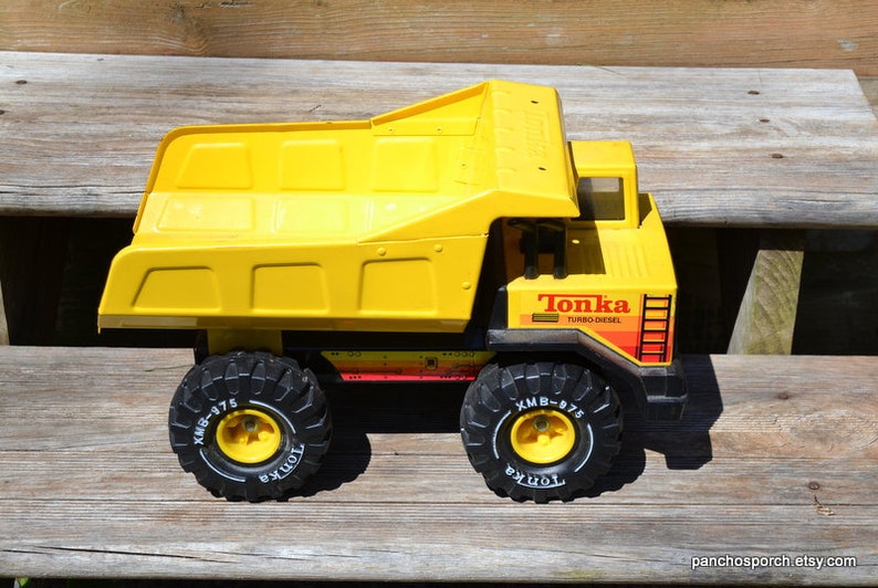 Vintage camion à benne basculante TONKA XMB-975 tout en acier embouti, camion jouet jaune noir enfance nostalgie homme des cavernes jouet de collection PanchosPorch image 7