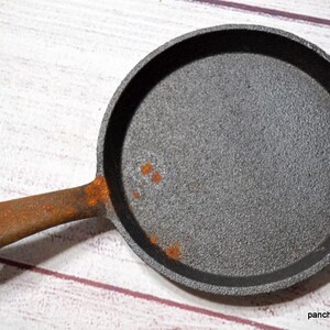 Vintage 5 Inch Cast Iron Skillet, Farmhouse Kitchen Decor bild 2
