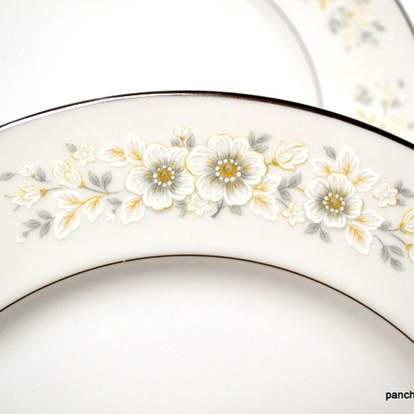 Vintage Carlton Andover Dinner Plate Set of 4 White Gray Floral Flowers Platinum Rim Pattern 482 Sango Japan Fine China PanchosPorch