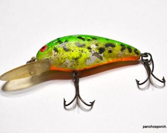 Vintage Green Spotted Bomber Fishing Lure: Fisherman Collectible