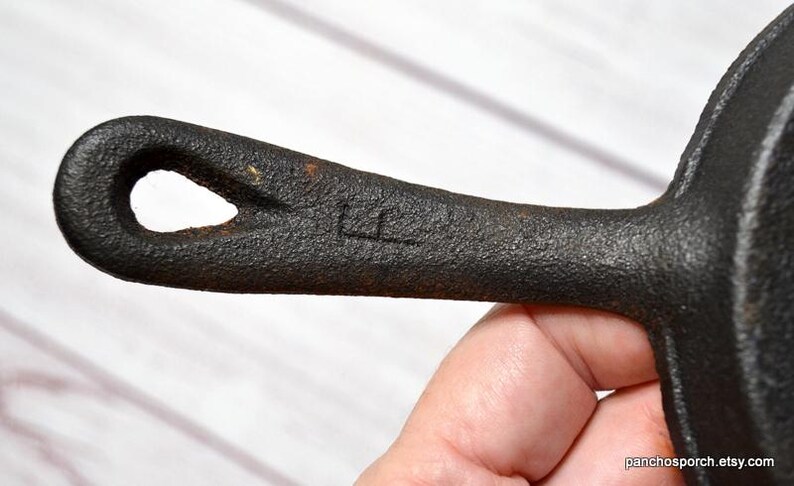 Vintage 5 Inch Cast Iron Skillet, Farmhouse Kitchen Decor bild 6