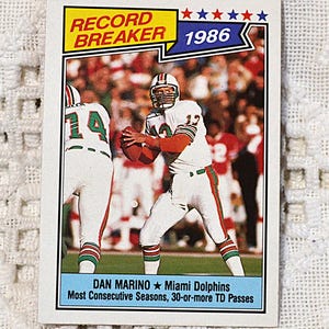 DAN MARINO carte à collectionner record 1987 Topps No 6 NFL Football Miami Dolphin collection vintage sports souvenirs PanchosPorch