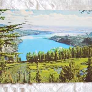 Carte postale vintage du WYOMING Fremont Lake Glimpse Mountain des années 1970 Carte postale souvenirs Souvenirs de papier éphémères PanchosPorch