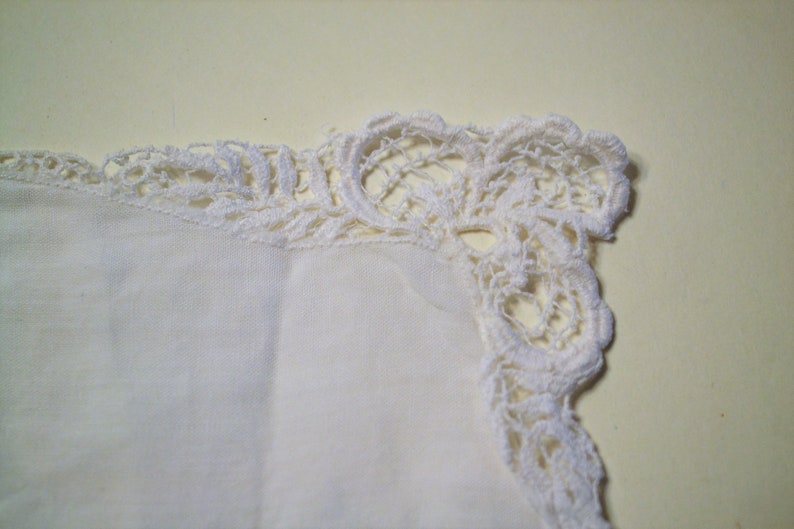 Vintage Ladies Hankie Set of 4 Lace Edge Embroidered Handkerchief Linens PanchosPorch