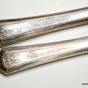 Vintage Queen Bess Silver Plate Dinner Knives - Tudor Plate, Set of 2