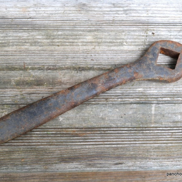 Vintage Wrench Rusty Metal Tool Barn Find Old Farm Truck Tractor Tool Steampunk Garden Art Primitive Salvaged Metal PanchosPorch