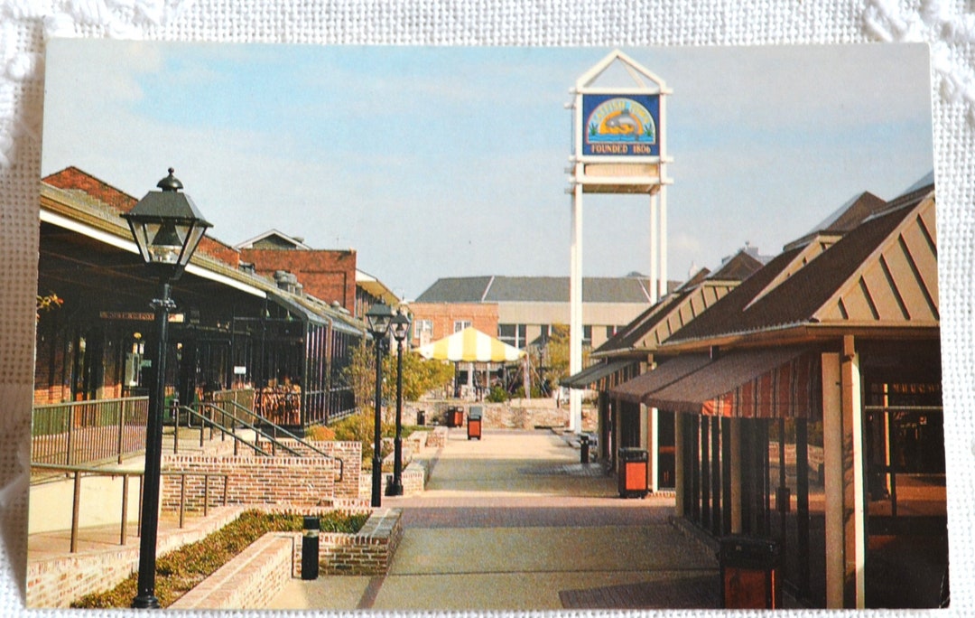 Vintage LOUISIANA Postcard Catfish Town Baton Rouge Souvenir Unused