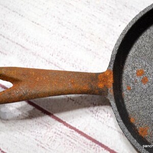 Vintage 5 Inch Cast Iron Skillet, Farmhouse Kitchen Decor bild 3