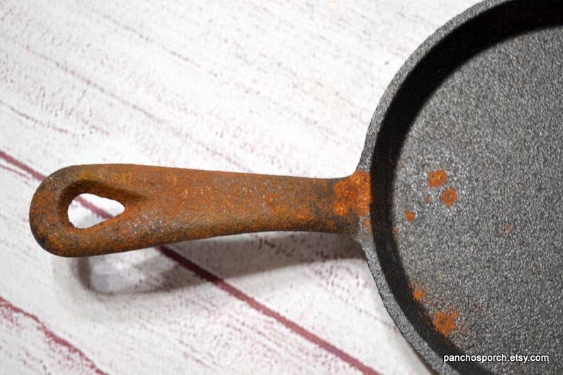 Vintage 5 Inch Cast Iron Skillet, Farmhouse Kitchen Decor bild 3