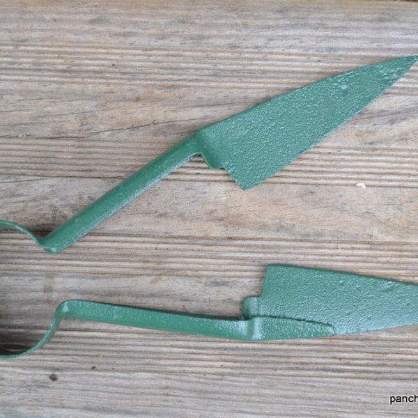 Vintage Metal Sheep Shears Clippers Green Paint Rustic Primitive Farmhouse  Man Cave Wall Decor  Used Old Tool PanchosPorch