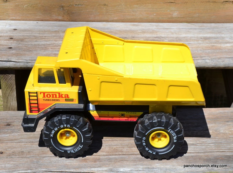 Vintage camion à benne basculante TONKA XMB-975 tout en acier embouti, camion jouet jaune noir enfance nostalgie homme des cavernes jouet de collection PanchosPorch image 1