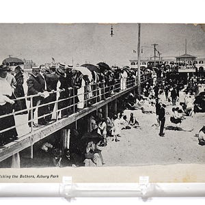 Carte postale vintage ASBURY PARK New Jersey regardant un baigneur Carte-photos Beach Boardwalk Souvenir Carte postale souvenirs Papier éphémères PanchosPorch