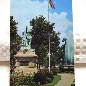 Vintage ILLINOIS carte postale monument fontaine Decatur Americana carte postale souvenirs papier publicitaire éphémères PanchosPorch