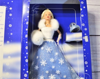 Vintage Snow Sensation Barbie Collector Edition 1999 Blond Hair Blue Snowflake Dress Snow Globe Mattel Panchosporch