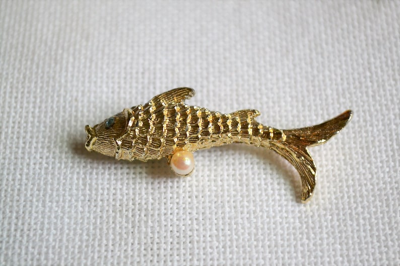 Vintage Fish Brooch Pin Blue Rhinestone Eye Faux Pearl Gold Tone Metal Costume Jewelry PanchosPorch