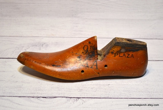 Vintage Wooden Shoe Form: Plaza Men display picture 1