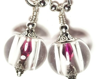 Boucles d’oreilles Chic Chic Chic Argent Rouge Autrichien Cristal Encastré dans la perle de verre clair - Choix de 4 raccords percés ou Clip-On