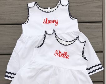 Monogram sukienka | Preppy biały Letnia sukienka z ciemnym wykończeniem granatowy | Idealny na urodziny, Wielkanoc, czwartego lipca & więcej!