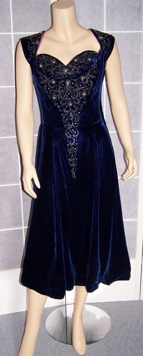 VINTAGE 1940s Blue Velvet EMBELLISHED BEADED Eveni