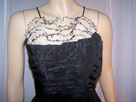 VINTAGE 1940s Black Taffeta Ruffle Neck Pointy He… - image 2