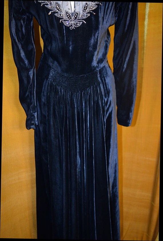 Vintage 1930/40s Black SILK Panne Velvet GLASS BEADED Dress Gown View 4