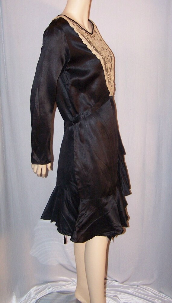 VINTAGE Antique 1920s Black SATIN Plunging Ecru L… - image 5