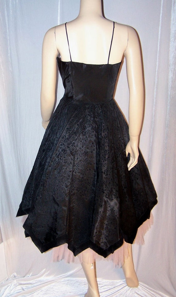 VINTAGE 1940s Black Taffeta Ruffle Neck Pointy He… - image 5