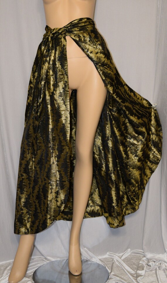 VINTAGE 1950s Black and High Shining GOLD Metallic
