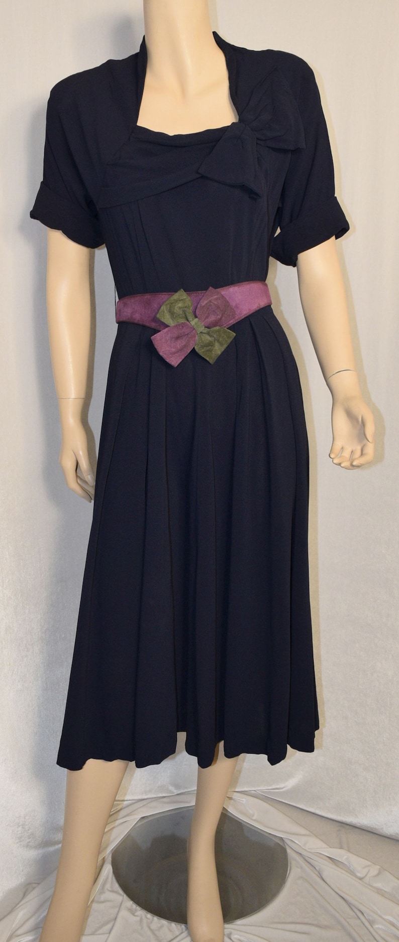 VINTAGE 1940s POLLY BRIEF Navy Blue Crepe Bow Accent Dress image 4