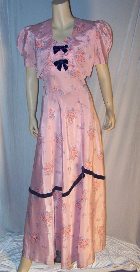 VINTAGE 1930/40s Pink Taffeta FORMAL Dress with Ch