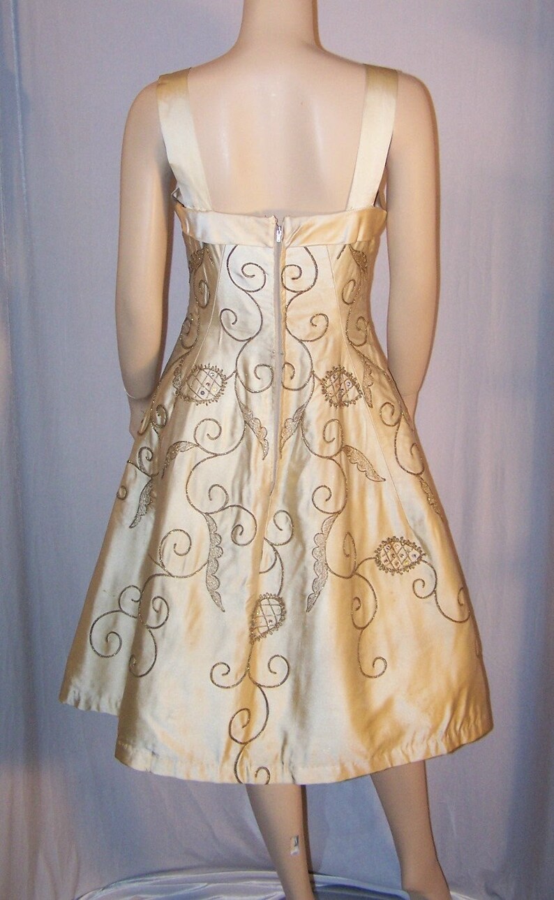 VINTAGE 1950s Cream GOLD Bronze Metallic Leaf Design Cocktail Satin Dress Designer Label Branel Model image 4