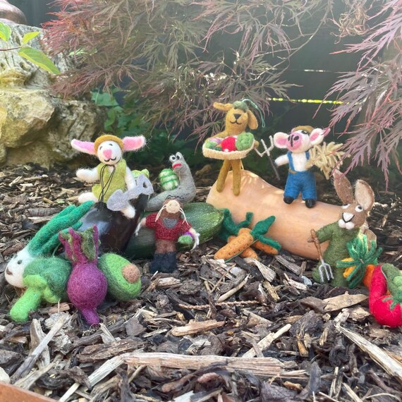 Handmade Needle Felt Dom the Gardening Dog Hanging Decoration Handmade Needle Felt Dom the Gardening Dog Hanging Decoration