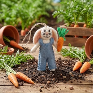 Hutch the Bunny - Décoration de Pâques à suspendre - Fait main - Feutrée à l'aiguille - Durable - Respectueux de l'environnement - Sans plastique