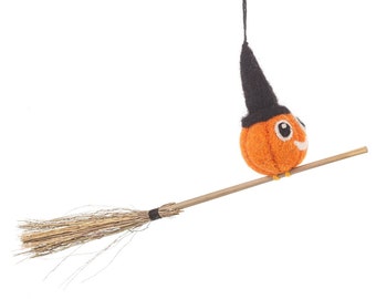 Hanging Flying Pumpkin - Halloween Decoration - Felt Pumpkin - Needle felt - Hanging decoration - Sustainable - Eco friendly