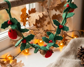 Holly Garland with Robins: Handmade Felt Christmas Decoration
