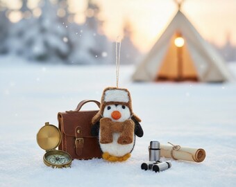 Pingüino explorador del Ártico - Decoración colgante - Fieltro con aguja - Decoración navideña - Quriky - Sostenible - Ecológico