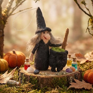 魔女ワンダ - 手作りウールニードルフェルトのハロウィン吊り下げ飾り