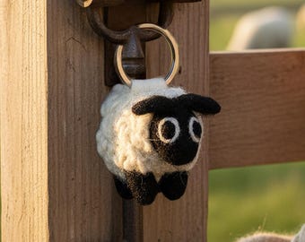 キーホルダー 羊 アーニャ SpyxFamily - Etsy 日本